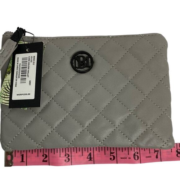 BADGLEY MISCHKA STUDIO Women's Quilted~Logo Vegan Leather Wristlet Grey NEW - Picture 5 of 6